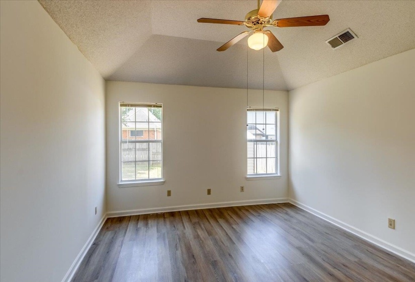 8129 COUNTRY MILL CV, Memphis, Tennessee 38016, 3 Bedrooms Bedrooms, 7 Rooms Rooms,2 BathroomsBathrooms,Residential,For Sale,COUNTRY MILL,10220858