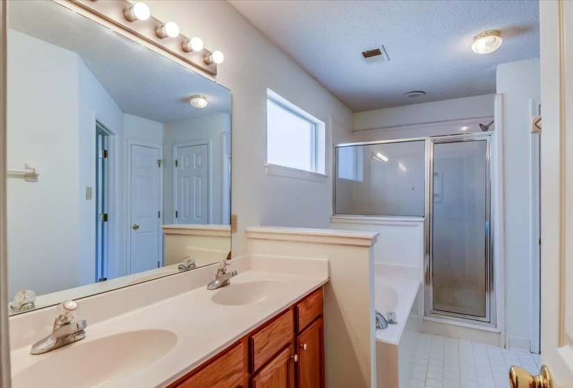 8129 COUNTRY MILL CV, Memphis, Tennessee 38016, 3 Bedrooms Bedrooms, 7 Rooms Rooms,2 BathroomsBathrooms,Residential,For Sale,COUNTRY MILL,10220858