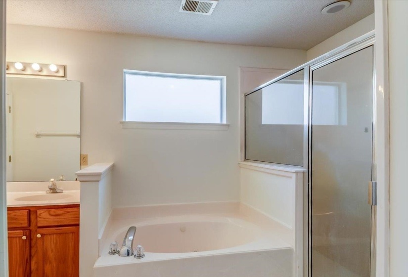 8129 COUNTRY MILL CV, Memphis, Tennessee 38016, 3 Bedrooms Bedrooms, 7 Rooms Rooms,2 BathroomsBathrooms,Residential,For Sale,COUNTRY MILL,10220858