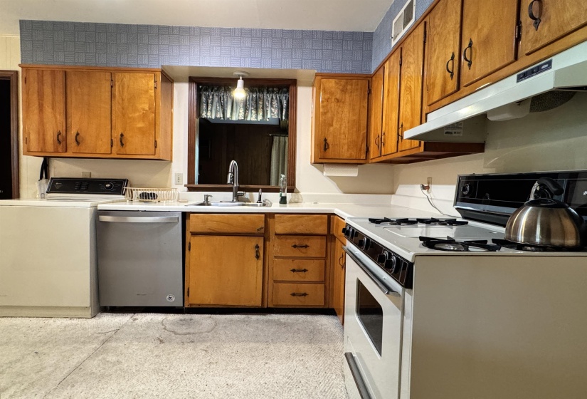 430 ROSSER RD, Memphis, Tennessee 38120, 3 Bedrooms Bedrooms, 7 Rooms Rooms,2 BathroomsBathrooms,Residential,For Sale,ROSSER,10220860