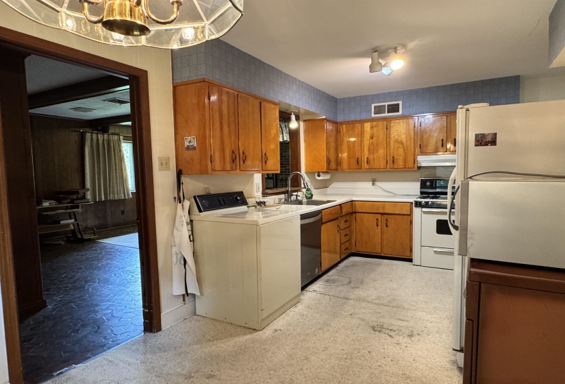 430 ROSSER RD, Memphis, Tennessee 38120, 3 Bedrooms Bedrooms, 7 Rooms Rooms,2 BathroomsBathrooms,Residential,For Sale,ROSSER,10220860
