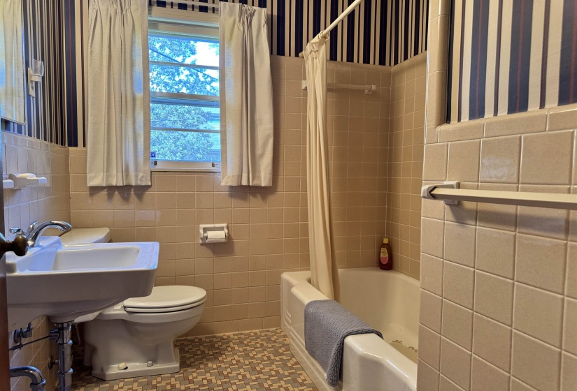 430 ROSSER RD, Memphis, Tennessee 38120, 3 Bedrooms Bedrooms, 7 Rooms Rooms,2 BathroomsBathrooms,Residential,For Sale,ROSSER,10220860