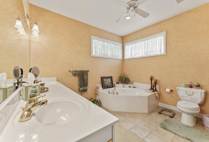 9302 CANABRIDGE DR, Lakeland, Tennessee 38002, 5 Bedrooms Bedrooms, 8 Rooms Rooms,3.1 BathroomsBathrooms,Residential,For Sale,CANABRIDGE,10220861