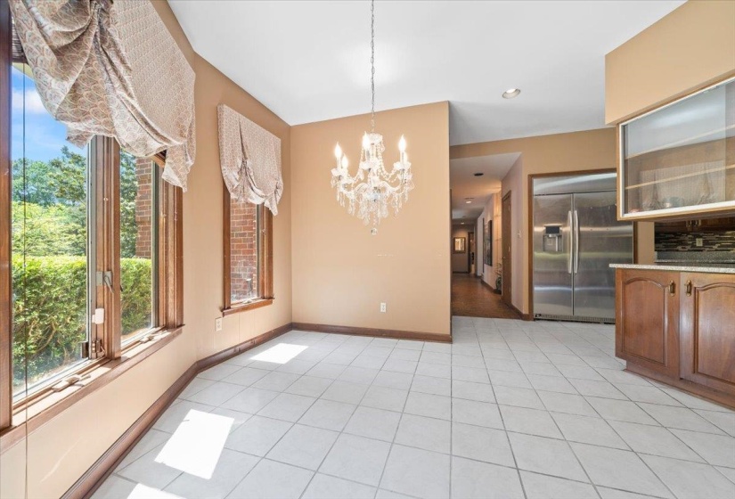 5992 MANOR CV, Memphis, Tennessee 38120, 6 Bedrooms Bedrooms, 12 Rooms Rooms,4 BathroomsBathrooms,Residential,For Sale,MANOR,10220862