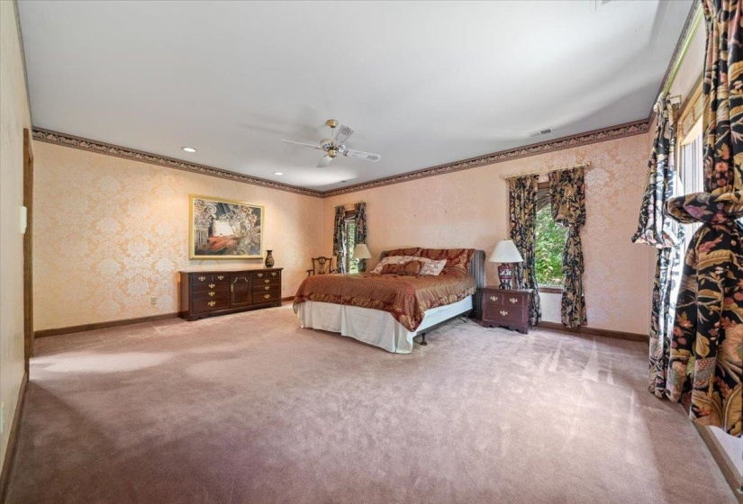 5992 MANOR CV, Memphis, Tennessee 38120, 6 Bedrooms Bedrooms, 12 Rooms Rooms,4 BathroomsBathrooms,Residential,For Sale,MANOR,10220862