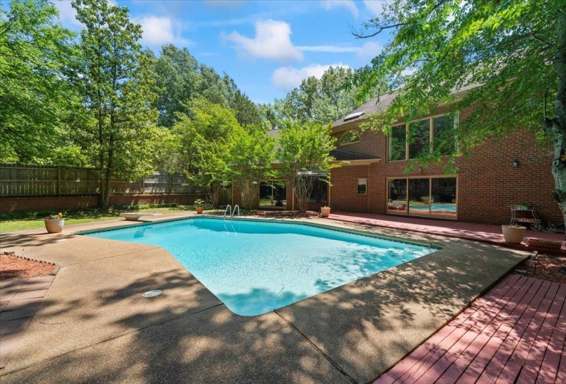 5992 MANOR CV, Memphis, Tennessee 38120, 6 Bedrooms Bedrooms, 12 Rooms Rooms,4 BathroomsBathrooms,Residential,For Sale,MANOR,10220862