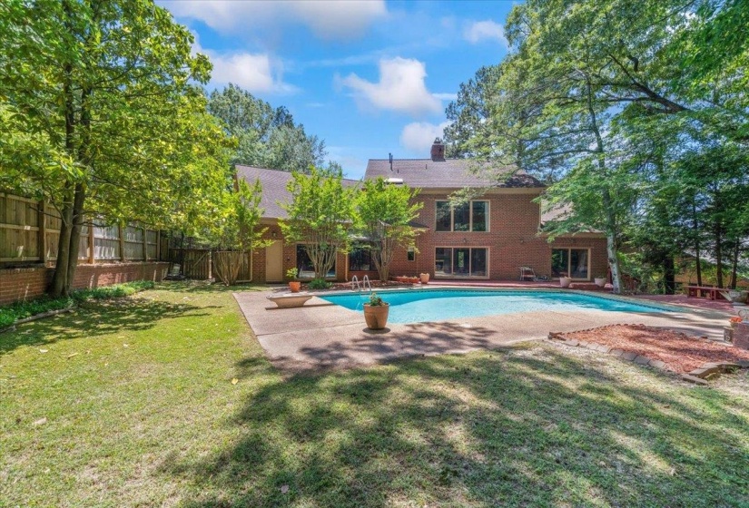 5992 MANOR CV, Memphis, Tennessee 38120, 6 Bedrooms Bedrooms, 12 Rooms Rooms,4 BathroomsBathrooms,Residential,For Sale,MANOR,10220862