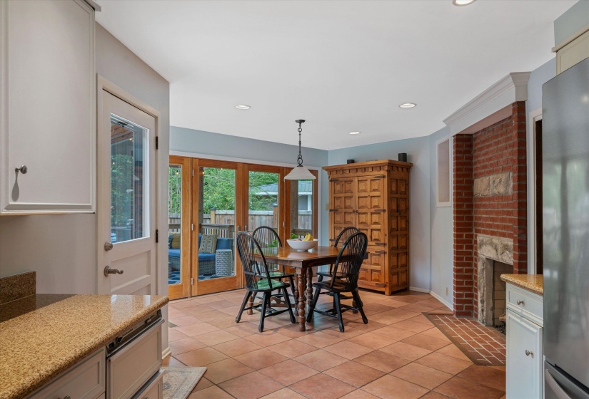 1620 CARR AVE, Memphis, Tennessee 38104, 4 Bedrooms Bedrooms, 8 Rooms Rooms,2.1 BathroomsBathrooms,Residential,For Sale,CARR,10220869
