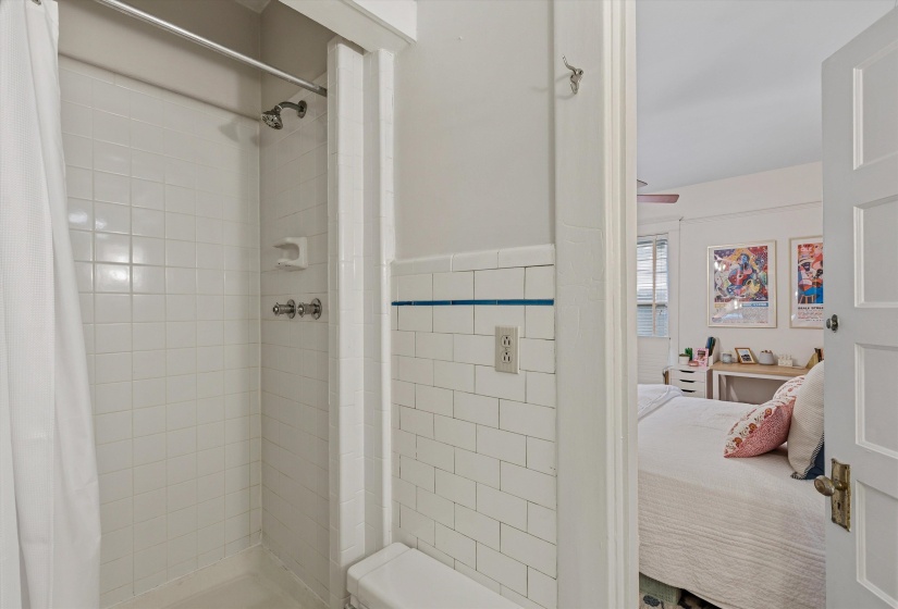 1620 CARR AVE, Memphis, Tennessee 38104, 4 Bedrooms Bedrooms, 8 Rooms Rooms,2.1 BathroomsBathrooms,Residential,For Sale,CARR,10220869