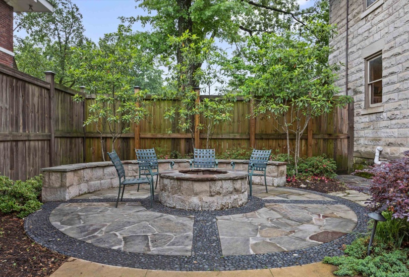 1620 CARR AVE, Memphis, Tennessee 38104, 4 Bedrooms Bedrooms, 8 Rooms Rooms,2.1 BathroomsBathrooms,Residential,For Sale,CARR,10220869