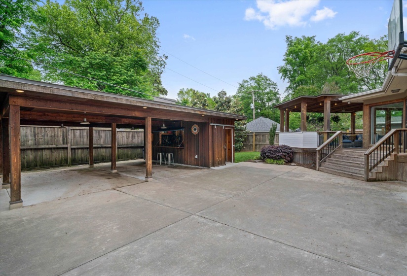 1620 CARR AVE, Memphis, Tennessee 38104, 4 Bedrooms Bedrooms, 8 Rooms Rooms,2.1 BathroomsBathrooms,Residential,For Sale,CARR,10220869
