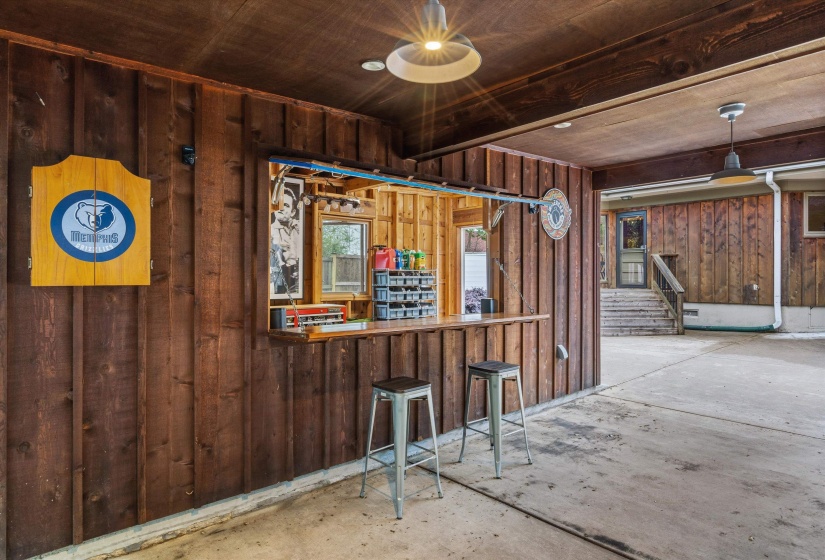 1620 CARR AVE, Memphis, Tennessee 38104, 4 Bedrooms Bedrooms, 8 Rooms Rooms,2.1 BathroomsBathrooms,Residential,For Sale,CARR,10220869