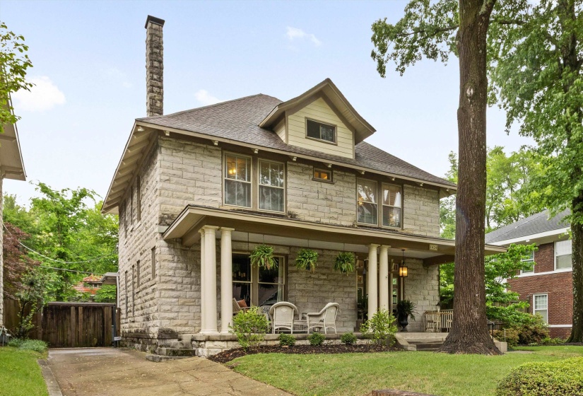 1620 CARR AVE, Memphis, Tennessee 38104, 4 Bedrooms Bedrooms, 8 Rooms Rooms,2.1 BathroomsBathrooms,Residential,For Sale,CARR,10220869