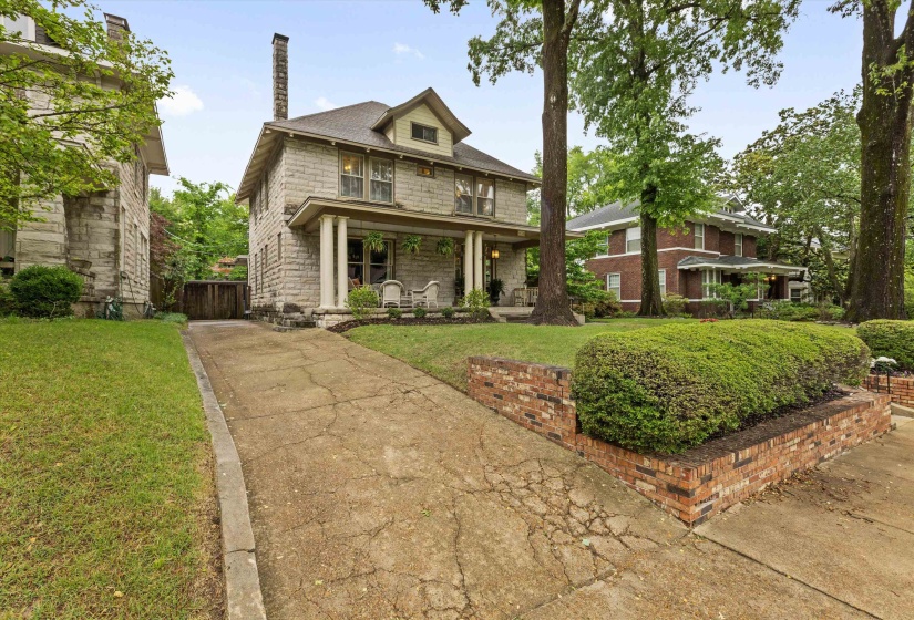 1620 CARR AVE, Memphis, Tennessee 38104, 4 Bedrooms Bedrooms, 8 Rooms Rooms,2.1 BathroomsBathrooms,Residential,For Sale,CARR,10220869