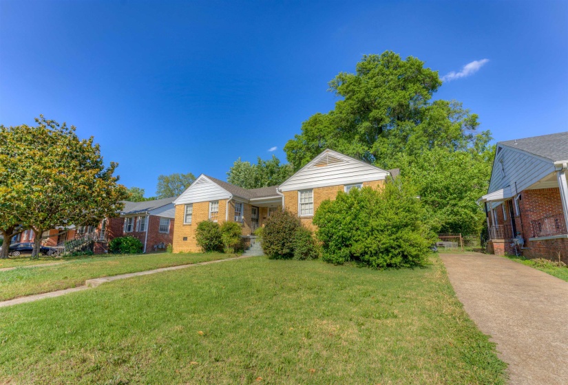 166 ROBERTA DR, Memphis, Tennessee 38112, 2 Bedrooms Bedrooms, ,1 BathroomBathrooms,Duplexes,For Sale,ROBERTA,10220898