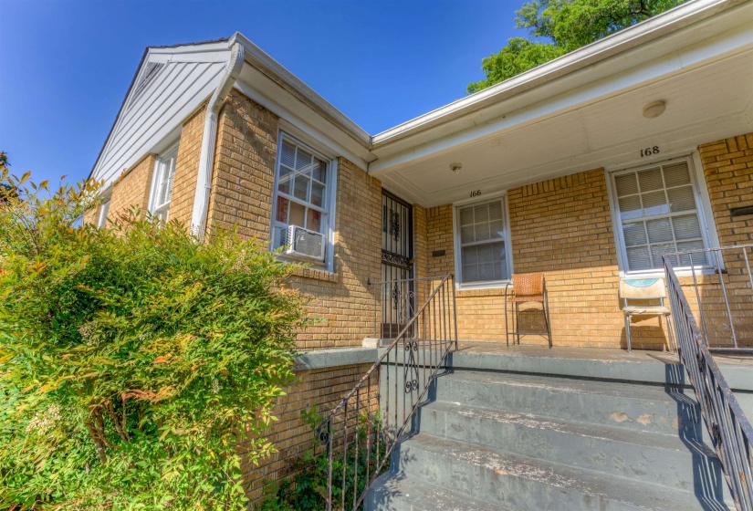 166 ROBERTA DR, Memphis, Tennessee 38112, 2 Bedrooms Bedrooms, ,1 BathroomBathrooms,Duplexes,For Sale,ROBERTA,10220898