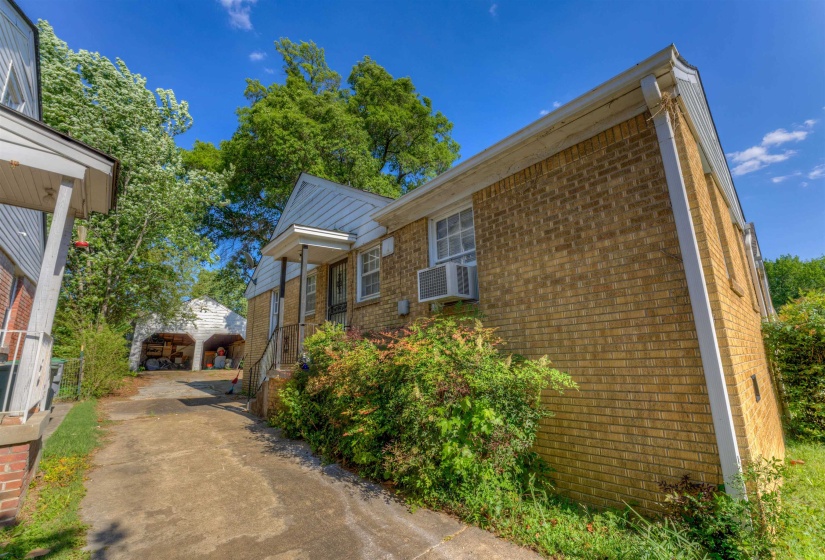 166 ROBERTA DR, Memphis, Tennessee 38112, 2 Bedrooms Bedrooms, ,1 BathroomBathrooms,Duplexes,For Sale,ROBERTA,10220898