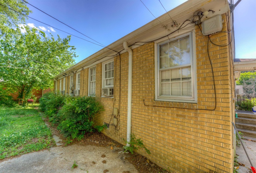 166 ROBERTA DR, Memphis, Tennessee 38112, 2 Bedrooms Bedrooms, ,1 BathroomBathrooms,Duplexes,For Sale,ROBERTA,10220898