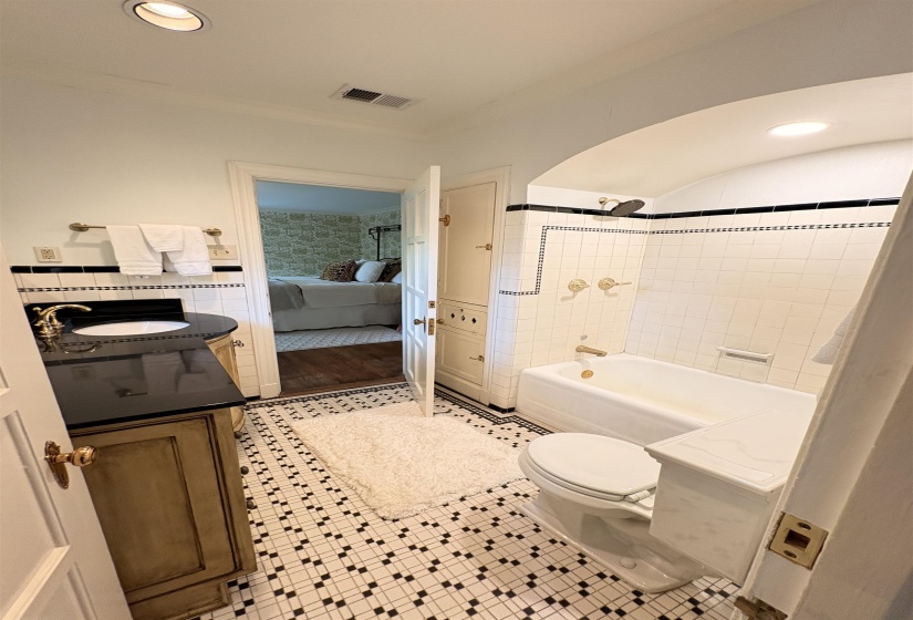 55 ST ANDREWS FWY, Memphis, Tennessee 38111, 5 Bedrooms Bedrooms, 10 Rooms Rooms,4.1 BathroomsBathrooms,Rental Properties,For Sale,ST ANDREWS,10220877