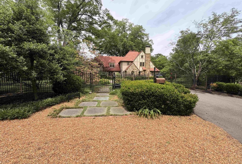 55 ST ANDREWS FWY, Memphis, Tennessee 38111, 5 Bedrooms Bedrooms, 10 Rooms Rooms,4.1 BathroomsBathrooms,Rental Properties,For Sale,ST ANDREWS,10220877