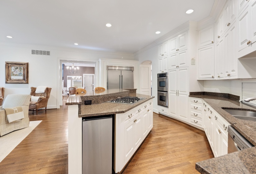 175 WARING RD, Memphis, Tennessee 38117, 5 Bedroom Bedrooms, 11 Room Rooms,6.1 BathroomBathrooms,Residential,For Sale,WARING,0,10220874