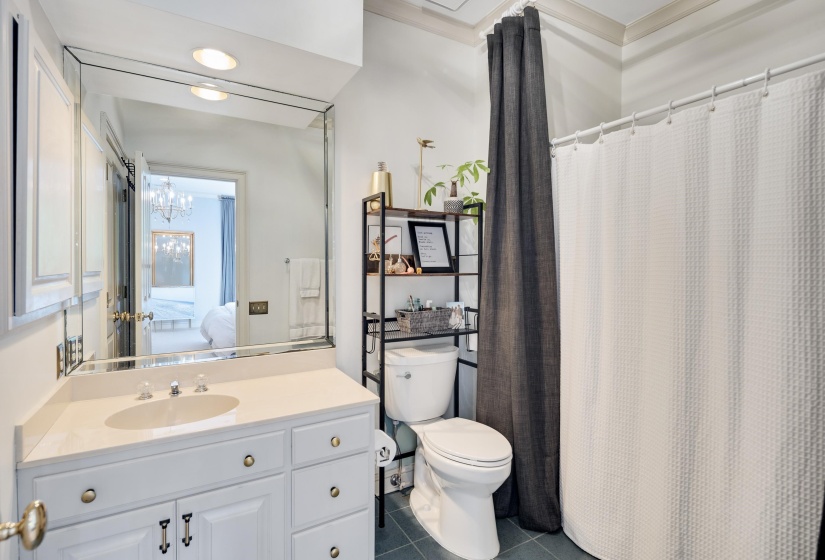 175 WARING RD, Memphis, Tennessee 38117, 5 Bedroom Bedrooms, 11 Room Rooms,6.1 BathroomBathrooms,Residential,For Sale,WARING,0,10220874