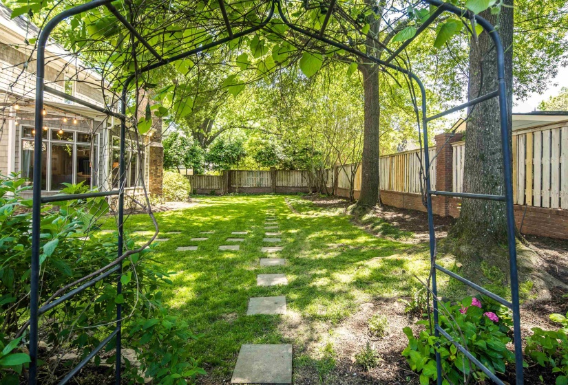 175 WARING RD, Memphis, Tennessee 38117, 5 Bedroom Bedrooms, 11 Room Rooms,6.1 BathroomBathrooms,Residential,For Sale,WARING,0,10220874