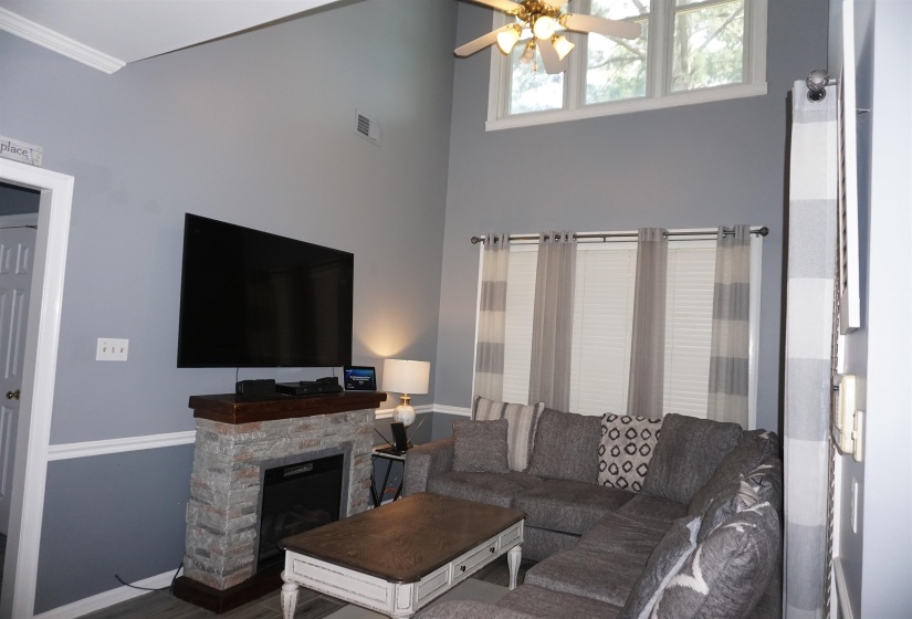 1389 CEDAR HOLLOW DR, Memphis, Tennessee 38016, 4 Bedroom Bedrooms, 8 Room Rooms,2.1 BathroomBathrooms,Residential,For Sale,CEDAR HOLLOW,0,10220878