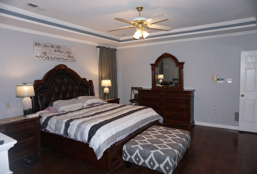1389 CEDAR HOLLOW DR, Memphis, Tennessee 38016, 4 Bedroom Bedrooms, 8 Room Rooms,2.1 BathroomBathrooms,Residential,For Sale,CEDAR HOLLOW,0,10220878