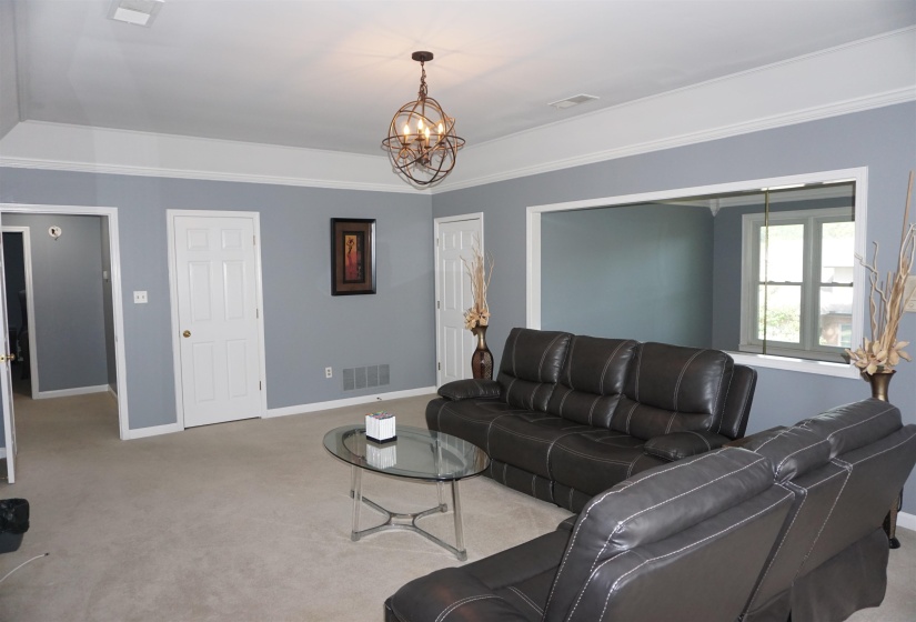 1389 CEDAR HOLLOW DR, Memphis, Tennessee 38016, 4 Bedroom Bedrooms, 8 Room Rooms,2.1 BathroomBathrooms,Residential,For Sale,CEDAR HOLLOW,0,10220878