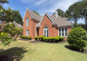 1389 CEDAR HOLLOW DR, Memphis, Tennessee 38016, 4 Bedroom Bedrooms, 8 Room Rooms,2.1 BathroomBathrooms,Residential,For Sale,CEDAR HOLLOW,0,10220878