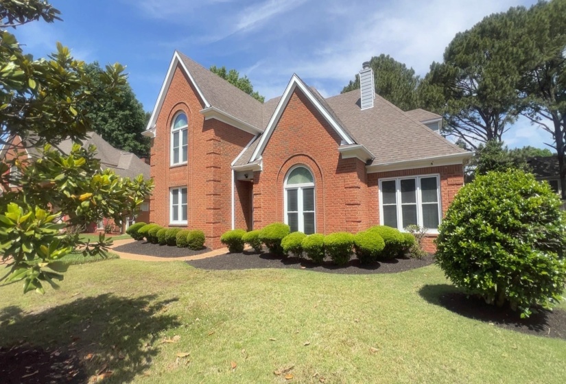1389 CEDAR HOLLOW DR, Memphis, Tennessee 38016, 4 Bedroom Bedrooms, 8 Room Rooms,2.1 BathroomBathrooms,Residential,For Sale,CEDAR HOLLOW,0,10220878