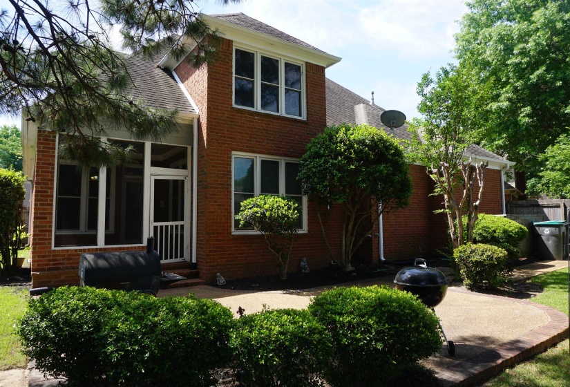 1389 CEDAR HOLLOW DR, Memphis, Tennessee 38016, 4 Bedroom Bedrooms, 8 Room Rooms,2.1 BathroomBathrooms,Residential,For Sale,CEDAR HOLLOW,0,10220878