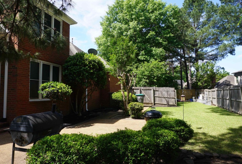 1389 CEDAR HOLLOW DR, Memphis, Tennessee 38016, 4 Bedroom Bedrooms, 8 Room Rooms,2.1 BathroomBathrooms,Residential,For Sale,CEDAR HOLLOW,0,10220878
