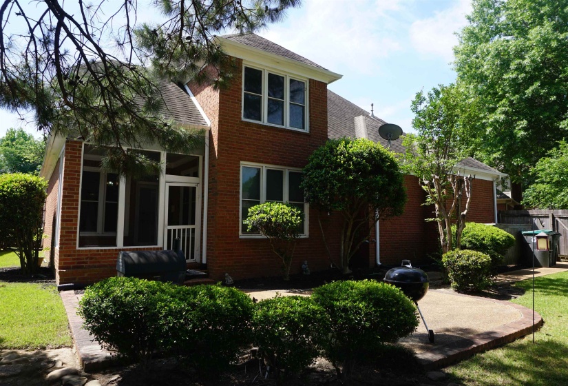 1389 CEDAR HOLLOW DR, Memphis, Tennessee 38016, 4 Bedroom Bedrooms, 8 Room Rooms,2.1 BathroomBathrooms,Residential,For Sale,CEDAR HOLLOW,0,10220878