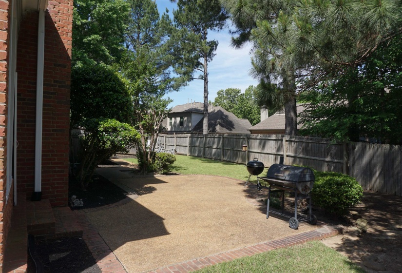 1389 CEDAR HOLLOW DR, Memphis, Tennessee 38016, 4 Bedroom Bedrooms, 8 Room Rooms,2.1 BathroomBathrooms,Residential,For Sale,CEDAR HOLLOW,0,10220878