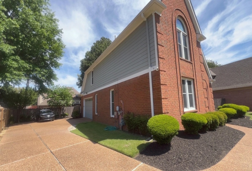 1389 CEDAR HOLLOW DR, Memphis, Tennessee 38016, 4 Bedroom Bedrooms, 8 Room Rooms,2.1 BathroomBathrooms,Residential,For Sale,CEDAR HOLLOW,0,10220878