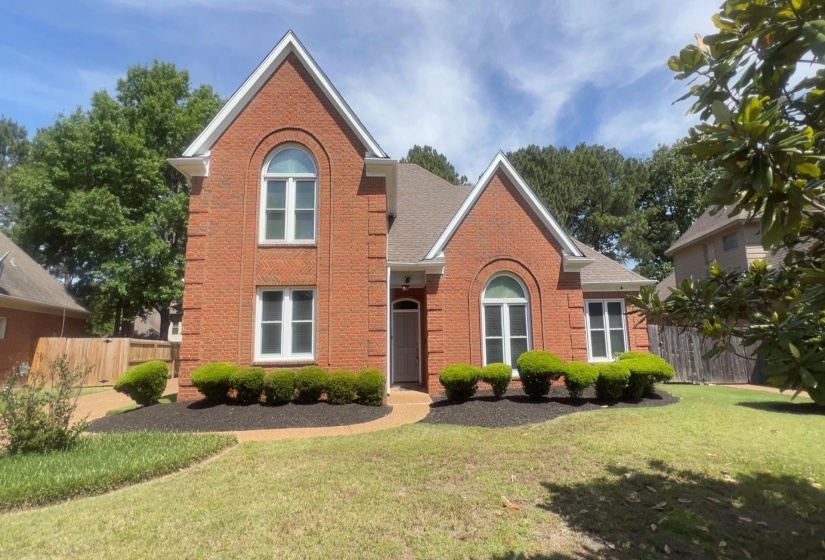 1389 CEDAR HOLLOW DR, Memphis, Tennessee 38016, 4 Bedroom Bedrooms, 8 Room Rooms,2.1 BathroomBathrooms,Residential,For Sale,CEDAR HOLLOW,0,10220878