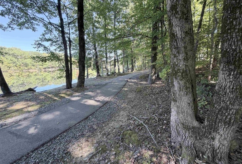 1389 CEDAR HOLLOW DR, Memphis, Tennessee 38016, 4 Bedroom Bedrooms, 8 Room Rooms,2.1 BathroomBathrooms,Residential,For Sale,CEDAR HOLLOW,0,10220878