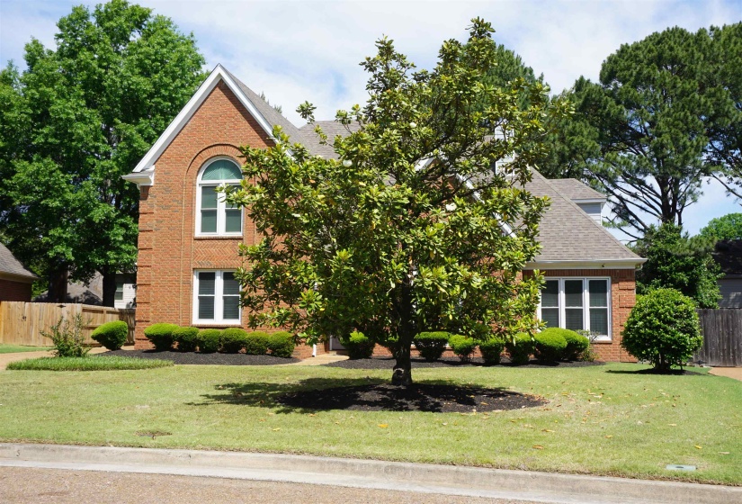 1389 CEDAR HOLLOW DR, Memphis, Tennessee 38016, 4 Bedroom Bedrooms, 8 Room Rooms,2.1 BathroomBathrooms,Residential,For Sale,CEDAR HOLLOW,0,10220878