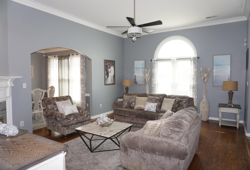 1389 CEDAR HOLLOW DR, Memphis, Tennessee 38016, 4 Bedroom Bedrooms, 8 Room Rooms,2.1 BathroomBathrooms,Residential,For Sale,CEDAR HOLLOW,0,10220878