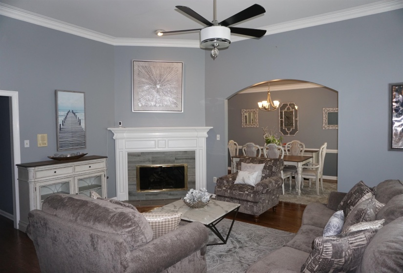 1389 CEDAR HOLLOW DR, Memphis, Tennessee 38016, 4 Bedroom Bedrooms, 8 Room Rooms,2.1 BathroomBathrooms,Residential,For Sale,CEDAR HOLLOW,0,10220878