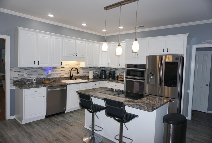 1389 CEDAR HOLLOW DR, Memphis, Tennessee 38016, 4 Bedroom Bedrooms, 8 Room Rooms,2.1 BathroomBathrooms,Residential,For Sale,CEDAR HOLLOW,0,10220878