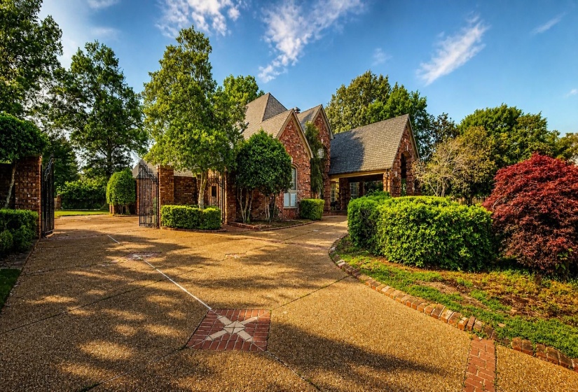 2745 FOREST HILL-IRENE RD, Germantown, Tennessee 38139, 4 Bedrooms Bedrooms, 19 Rooms Rooms,7 BathroomsBathrooms,Residential,For Sale,FOREST HILL-IRENE,10220882