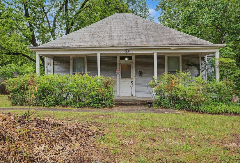 790 COLONIAL RD, Memphis, Tennessee 38117, 4 Bedrooms Bedrooms, 8 Rooms Rooms,1.1 BathroomsBathrooms,Residential,For Sale,COLONIAL,10220894