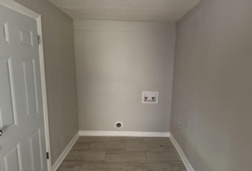 564 PEEBLES RD, Memphis, Tennessee 38109, 2 Bedrooms Bedrooms, ,1 BathroomBathrooms,Duplexes,For Sale,PEEBLES,10220910
