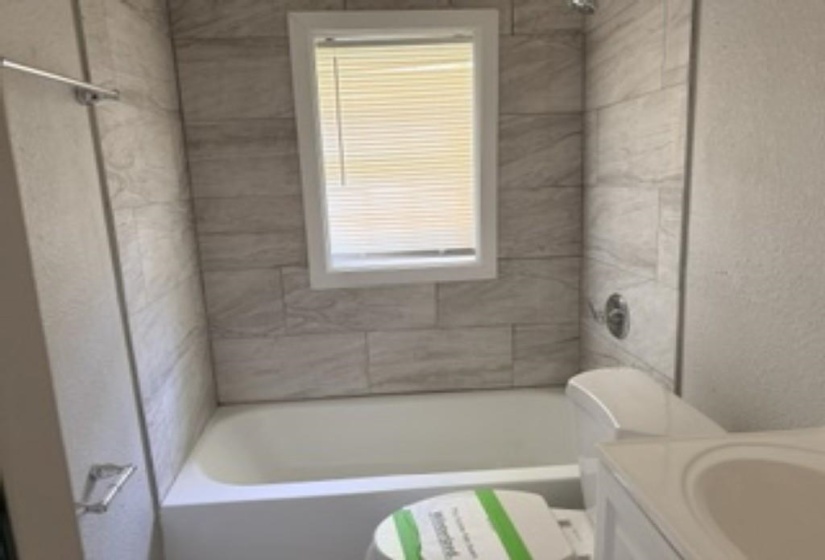 564 PEEBLES RD, Memphis, Tennessee 38109, 2 Bedrooms Bedrooms, ,1 BathroomBathrooms,Duplexes,For Sale,PEEBLES,10220910