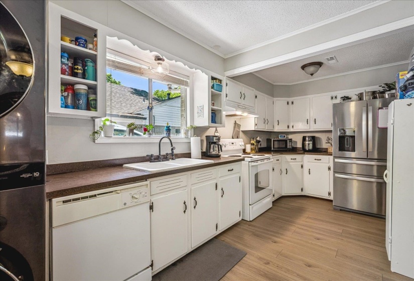 Large Kitchen featuring ample cabinet space.