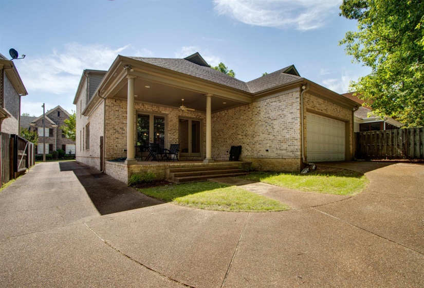1621 LAWTON TRL, Germantown, Tennessee 38138, 4 Bedroom Bedrooms, 9 Room Rooms,3.1 BathroomBathrooms,Residential,For Sale,LAWTON,0,10220935