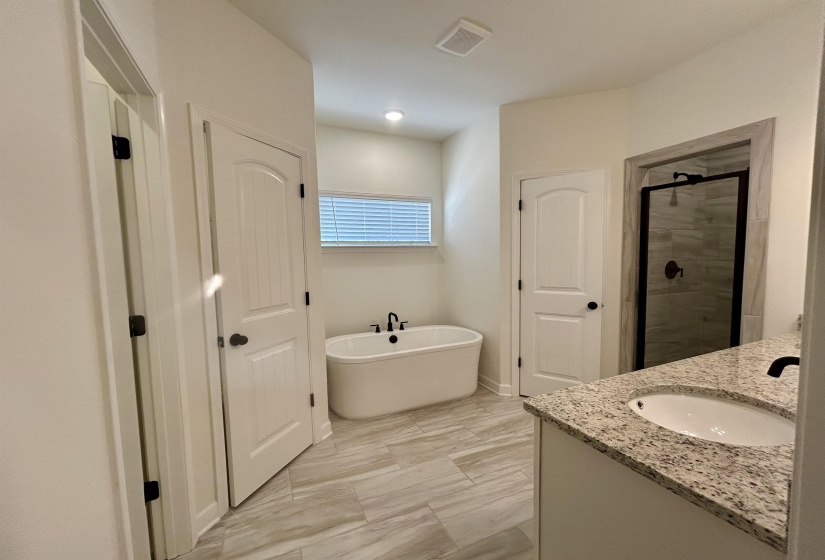 9760 BLOOMINGTON CIR, Unincorporated, Tennessee 38016, 5 Bedroom Bedrooms, 7 Room Rooms,2.1 BathroomBathrooms,Residential,For Sale,BLOOMINGTON,0,10220936